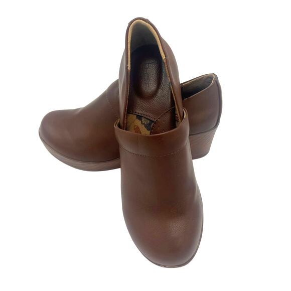 B.O.C. Born Concepts Size 7.5 Brown Clogs Mules Shoes - Picture 1 of 10